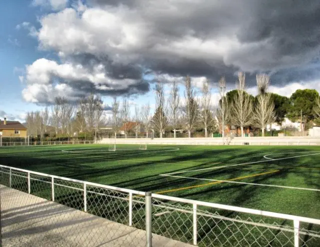 Campo de fútbol Municipal de Caraquiz